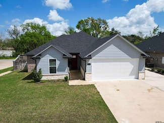 2001 Jason Dr, Whitehouse, TX 75791