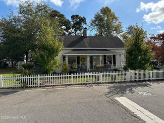 33 8th St, Laurinburg, NC 28352