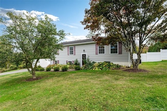 495 Mooney Hill Rd, Patterson, NY 12563