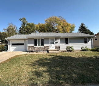 1112 N Lindale St, Luverne, MN 56156