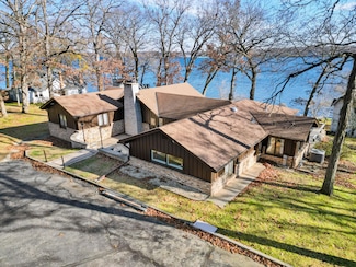 2572 N Shore Dr, Delavan, WI 53115