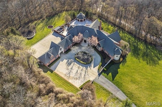 1290 Dry Ridge Rd, Saint Louis, MO 63131
