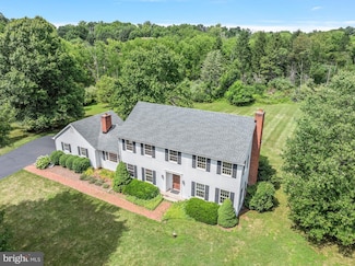 2435 Fox Run Way, Riegelsville, PA 18077