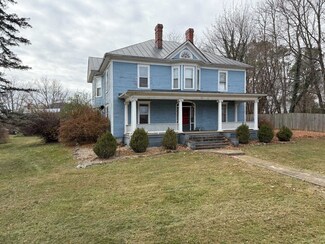 36 Church St, Greenville, VA 24440