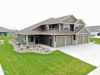 927 Cornerstone Ln, Bismarck, ND 58503