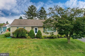 737 School Ln, New Holland, PA 17557