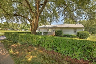 1302 Clement Ave, Forsyth, IL 62535