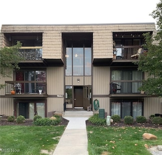 9660 Cove Dr Unit F22, North Royalton, OH 44133