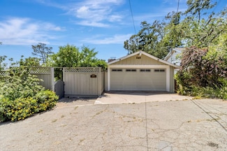 6827 Ridgewood Dr, Oakland, CA 94611