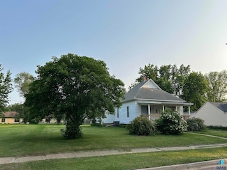 321 W Washington Ave, Salem, SD 57058