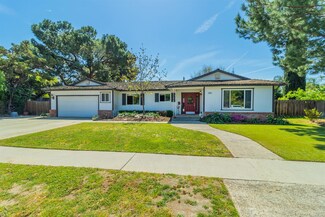 2043 W Vartikian Ave, Fresno, CA 93711