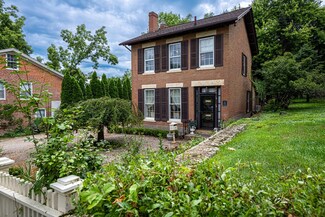 211 S High St, Galena, IL 61036