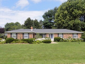 6975 W Crestwood Dr, Delphi, IN 46923