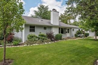 245 Latrobe Ave, Northfield, IL 60093