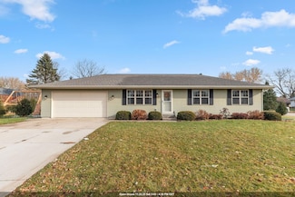 1502 Northridge Dr, New London, WI 54961