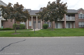 8208 Chesapeake Cir Unit 95, Walled Lake, MI 48390
