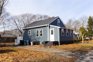 45 Tourtelot Ave, Warwick, RI 02886