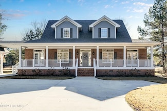 376 Red Fox Run Dr, Wallace, NC 28466