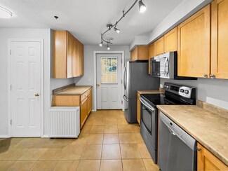 1188 Maple St Unit 1, Hartford, VT 05001