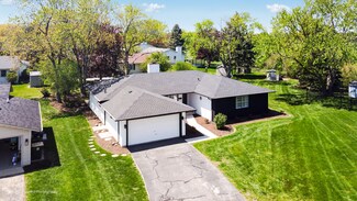 1532 Collins Cir, Elk Grove Village, IL 60007