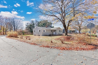 18 Steven Dr, Holyoke, MA 01040