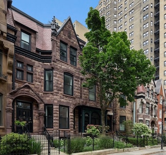 42 E Schiller St, Chicago, IL 60610