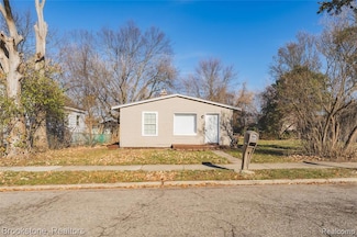 466 Wyoming Ave, Pontiac, MI 48341