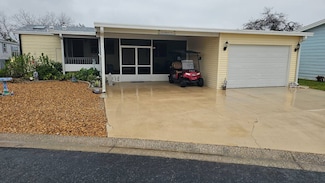 2106 Sawgrass Ln, Ruskin, FL 33570