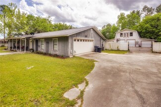 101 Pine Dr, Woodbine, GA 31569