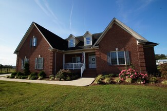 1440 Devon Dr, Grimesland, NC 27837