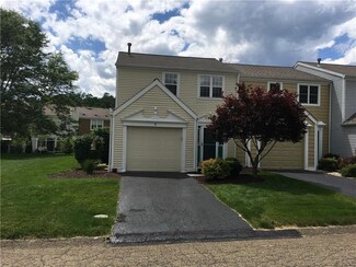 11 Gloucester Ct, Oakmont, PA 15139