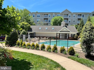 6990 Falls Reach Dr Unit 313, Falls Church, VA 22043