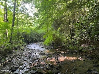 660 Rocklick Rd, New Paris, PA 15554