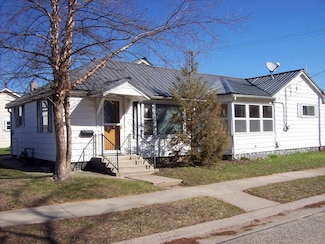 1002 Adams St, Portage, WI 53901