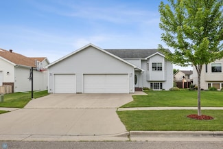 817 16th Avenue Ct W, West Fargo, ND 58078