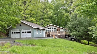 10 Sutter Ct, Hawley, PA 18428