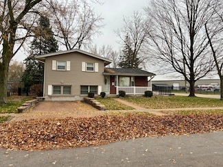 360 Garden Ct, Sycamore, IL 60178