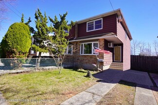 1952 N Railroad Ave, Staten Island, NY 10306