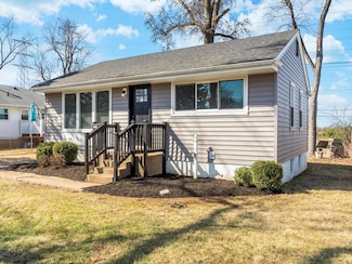 1255 Saint Patrice Ln, Florissant, MO 63031