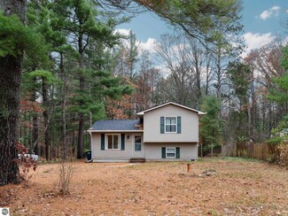 10674 Wildwood Rd, Interlochen, MI 49643