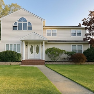 200 Saint Regis Dr, Massapequa Park, NY 11762