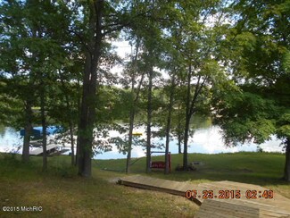 586 N Jackpine Rd, Fountain, MI 49410