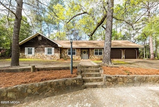 211 Lake Front Dr, Warner Robins, GA 31088