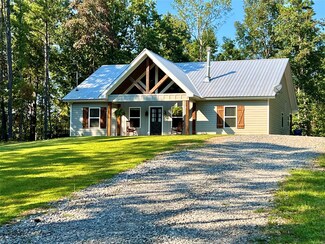 380 Lake Point Rd, Eclectic, AL 36024