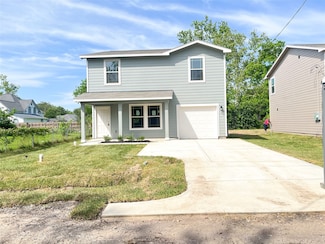 306 N Orange St, Sweeny, TX 77480