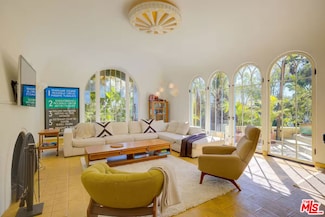 4778 Cromwell Ave, Los Angeles, CA 90027
