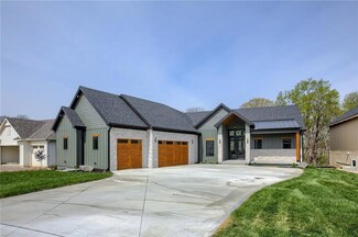 5162 NW 47th St, Riverside, MO 64150