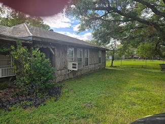 9330 Redford Ave, Houston, TX 77075