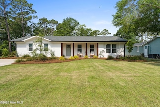 1015 E Moore St, Southport, NC 28461