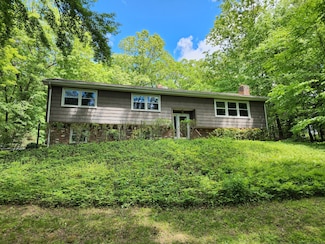 176 Hanover Rd, Newtown, CT 06470